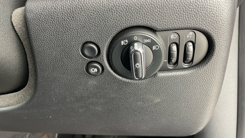 MINI Hatchback 135kW Cooper S Level 2 33kWh 3dr Auto Electric Hatchback